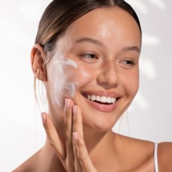 Bielenda Glaze & Glow Milk - Moisturizing And Brightening Essence Glazed Skin Effect 120 Ml