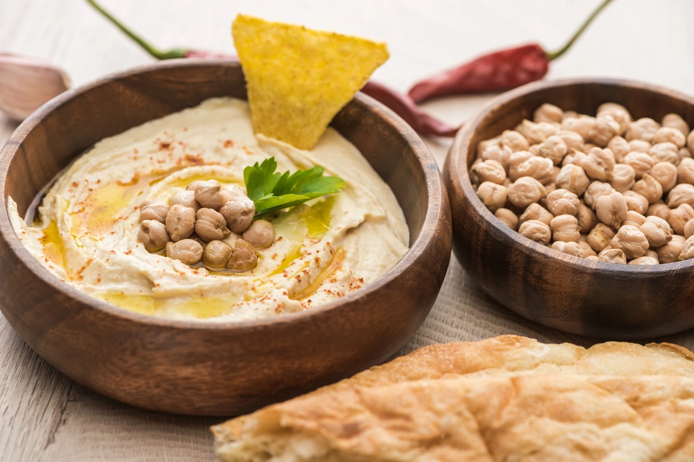 What to eat with hummus?