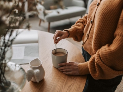What does chicory coffee taste like, and who is it for?